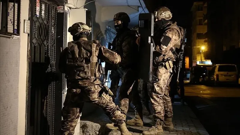 İstanbul’da örgüt operasyonu! Evlerden cephanelik çıktı