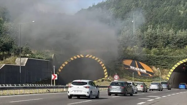 Bolu Dağı Tüneli'nde araç yangını: Ankara istikameti kapandı