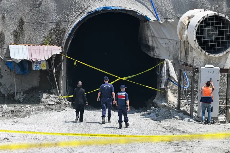 Adana’da tünel çöktü: 1 işçi hayatını kaybetti