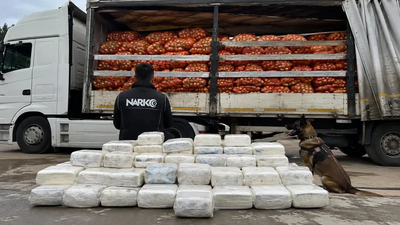 Ankara'da İran plakalı tıra operasyon: 150 kilo uyuşturucu ele geçirildi