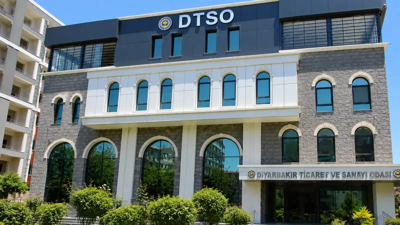 Diyarbakır’dan siyasi parti liderlerine Çerçeve Yasa mektubu