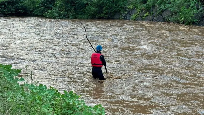 Giresun'da akıntıya kapılan aileden bir ceset bulundu