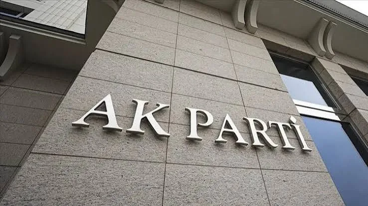 İzmir'de CHP ve diğer partilerden 500 kişi AK Parti'ye katıldı