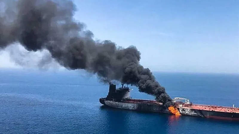 Suudi Arabistan'da tanker gemisine mühimmat isabet etti