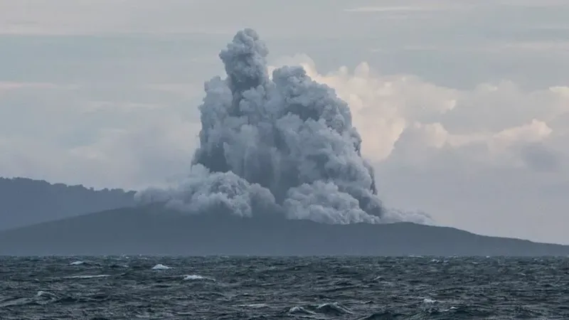 Anak Krakatau Yanardağı'nda dört patlama meydana geldi