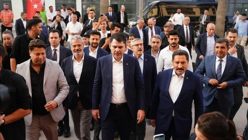 Yaşam yeniden canlanıyor: Hatay'da esnaf kepenk açtı