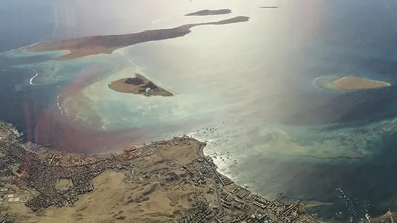 Hürmüz Boğazı'nda 7 mil kısıtlaması! Güney koridoru kapandı