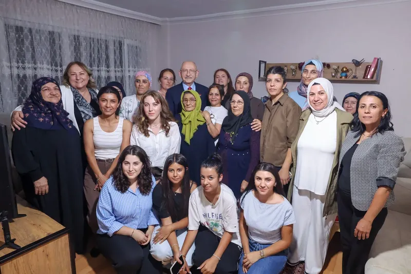 CHP Sincan’da gündelikçi kadınların kapısını çaldı: Bu yük böyle taşınmaz
