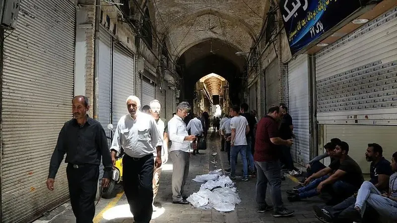 İran halkı yaptırımları konuşuyor: Ekonomik kaos kapıda mı?