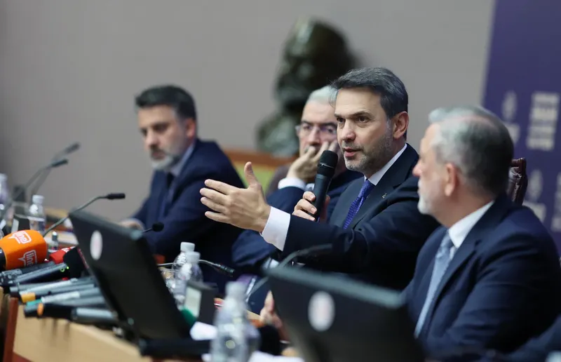 Bayraktar: Enerjide hedef net ihracatçı Türkiye