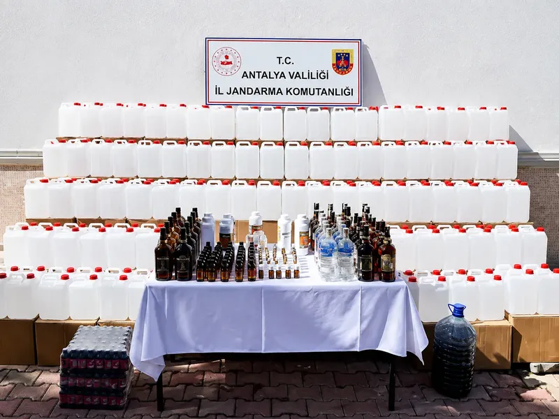 Antalya’da sahte içki baskını: 20 bin 700 litre etil alkol