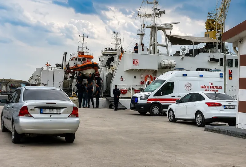 Karadeniz’de gemi alarmı: 13 kişi ekiplerce kurtarıldı