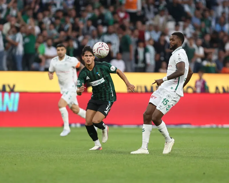 Konyaspor-Kocaelispor maçında ilk yarı 1-0 sona erdi