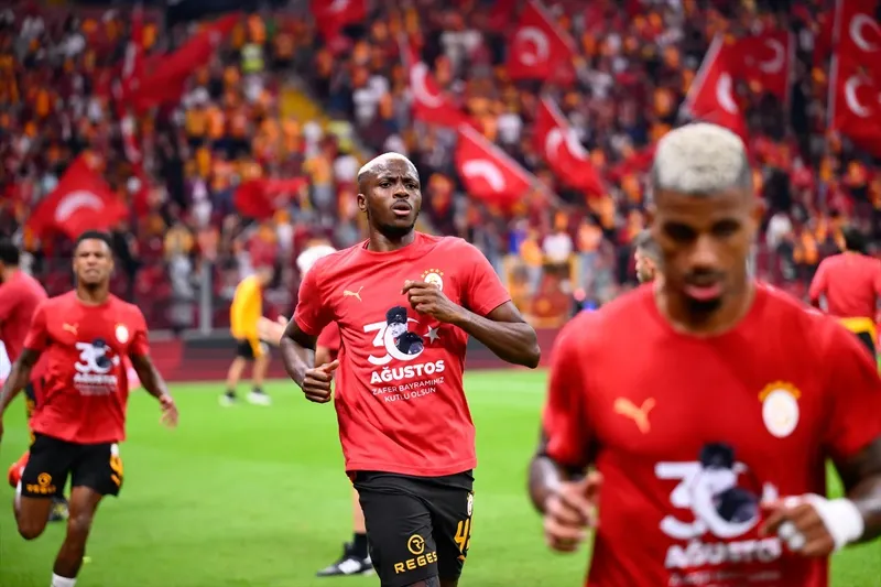 Galatasaray'dan Göztepe'ye özel Zafer Bayramı kutlaması