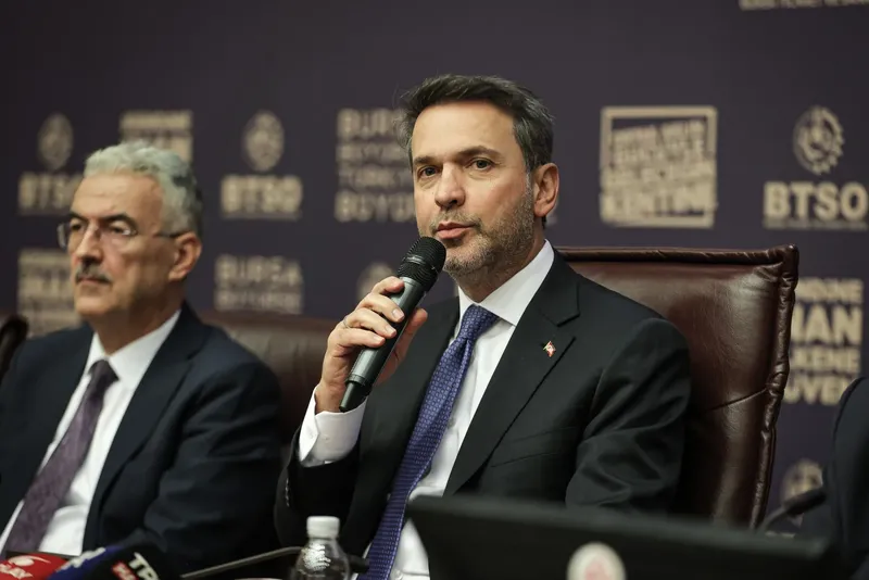 Bayraktar açıkladı: 2035’te rüzgar ve güneşte 120 bin megavat hedefi