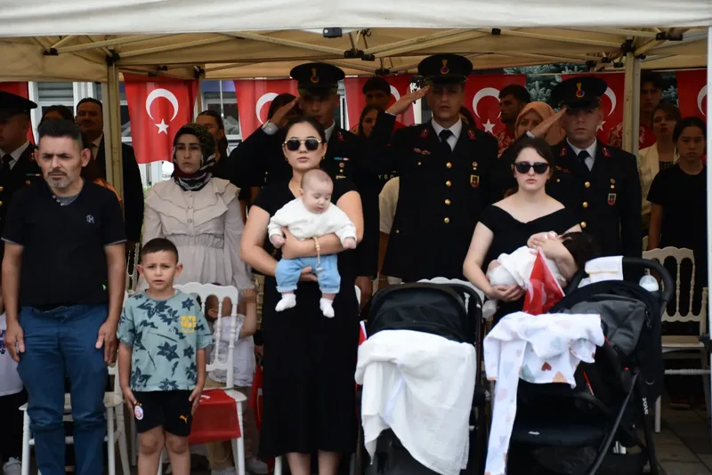 Dağcılar 30 Ağustos'u Erciyes'in zirvesinde kutladı