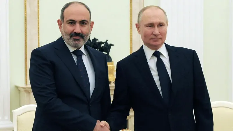 Putin’den Paşinyan’a AB uyarısı! “Kararınızı en kısa sürede verin”