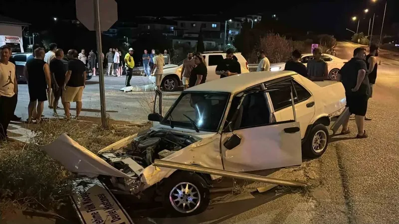 Söke'de 3 araçlı kaza: 2 kişi yaralandı
