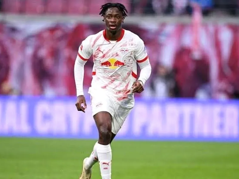 Galatasaray’ın yeni transferi Bitshiabu İstanbul’da