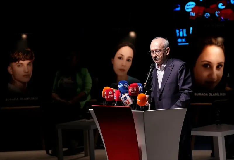 Kemal Kılıçdaroğlu: "Siyaset zenginleşme aracı değil, halka hizmet alanıdır"