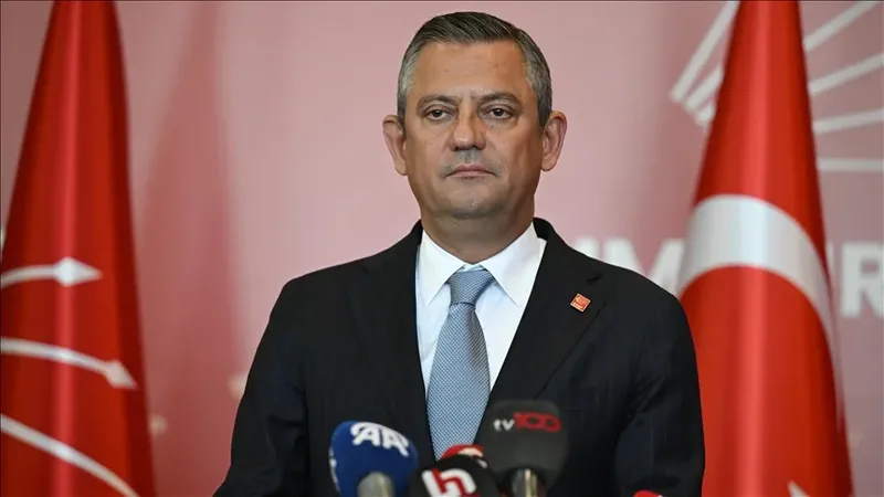 Özel'den Sırbistan'a: Soykırım suçlularını yüceltmek insanlıktan kaybettirir