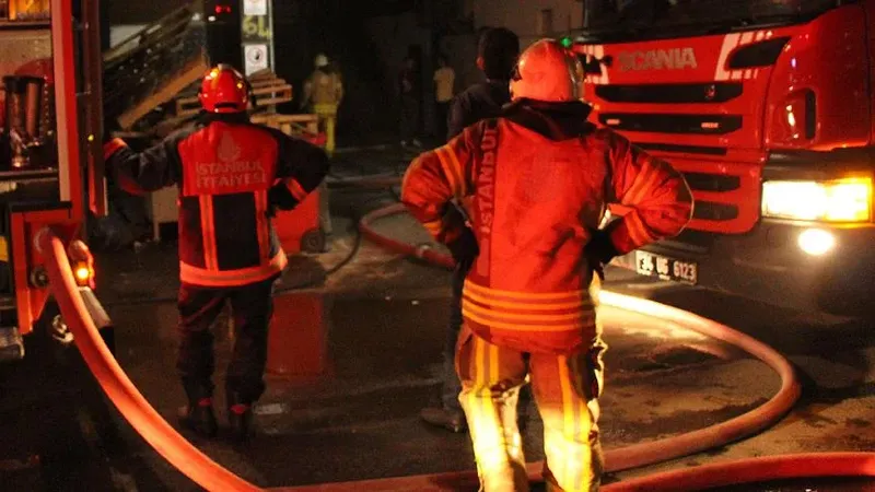 Büyükçekmece’de 12 katlı binada korku dolu anlar