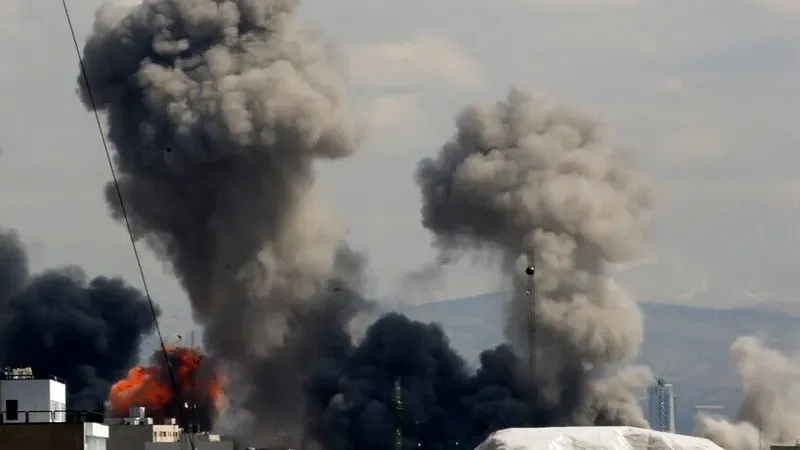 İran'ın petrol hattından patlama sesleri yükseldi!