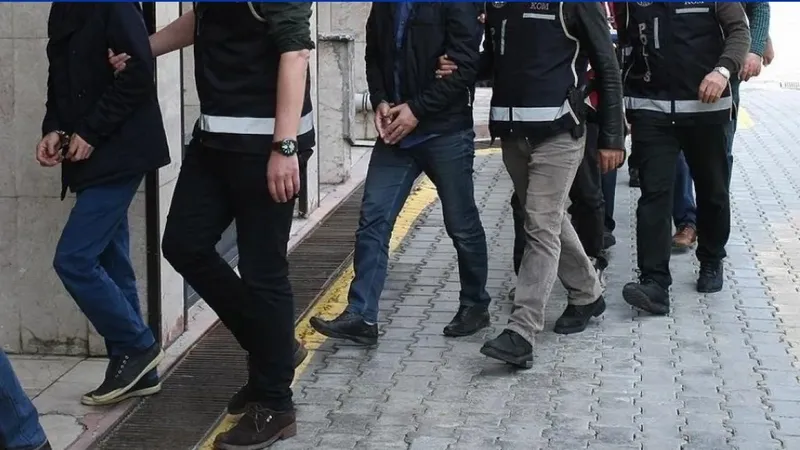 İstanbul merkezli FETÖ operasyonu! 6 ilde 20 gözaltı