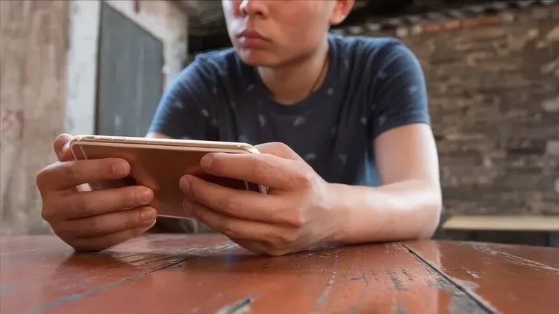 California çocukların internet güvenliği için harekete geçti