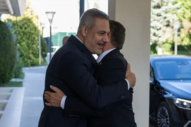 Bakan Fidan'dan Diyarbakır'da esnaf ziyareti