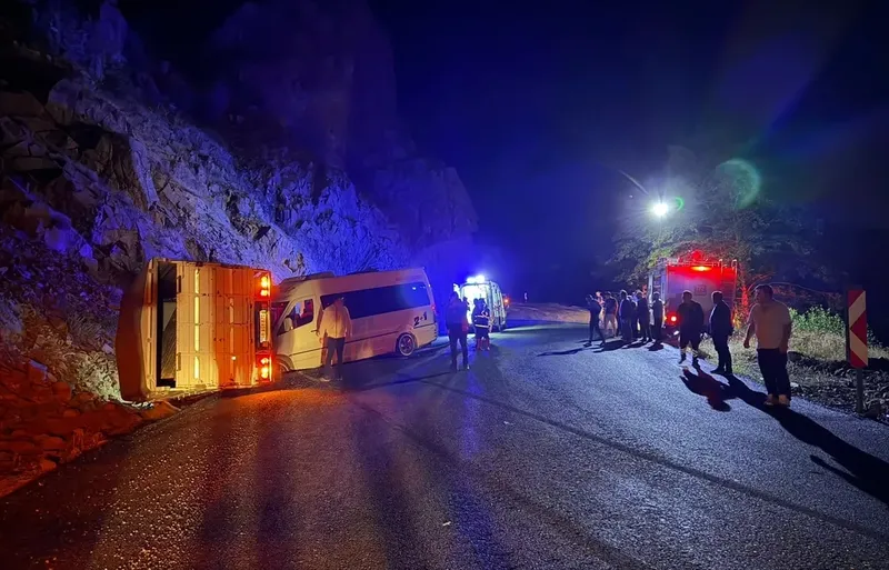 Giresun’da can pazarı! Tarım işçilerini taşıyan minibüs kaza yaptı