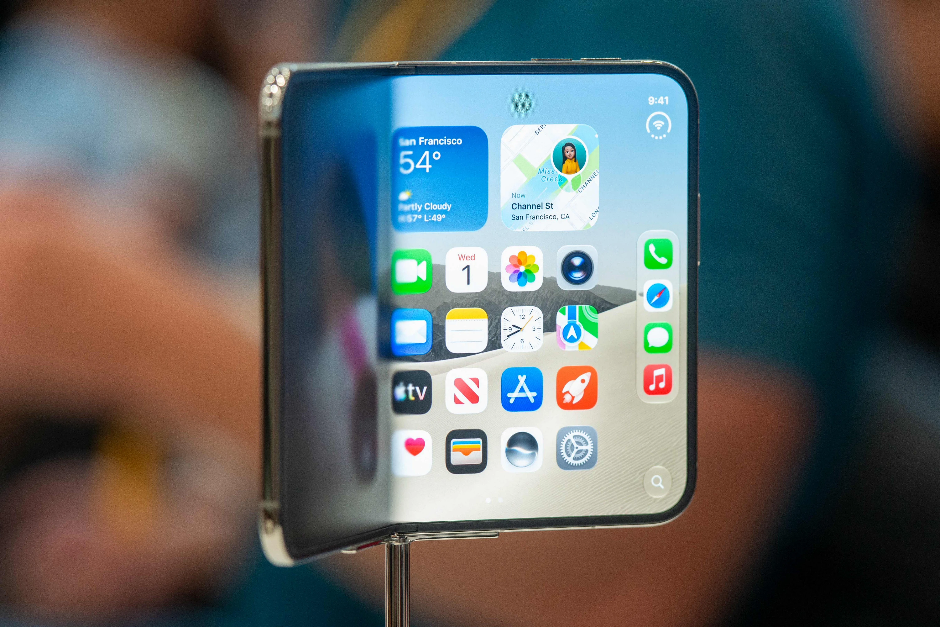 Apple iPhone Duo sahneye çıktı, Samsung fena tiye aldı!